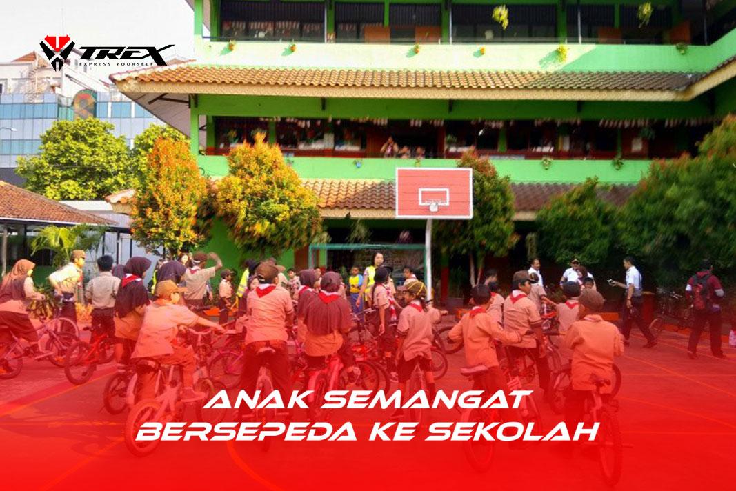 Anak Semangat Bersepeda Ke Sekolah